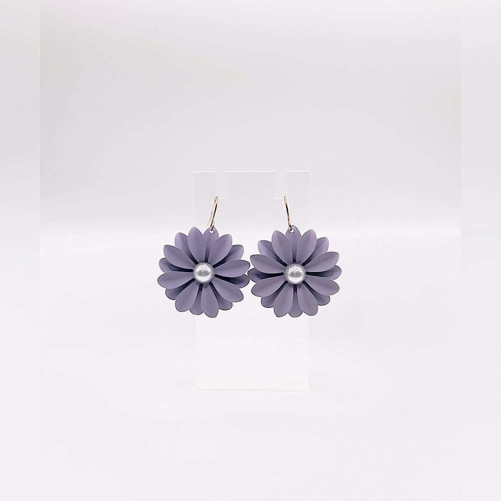 Daisy & Pearl Dangle Earrings